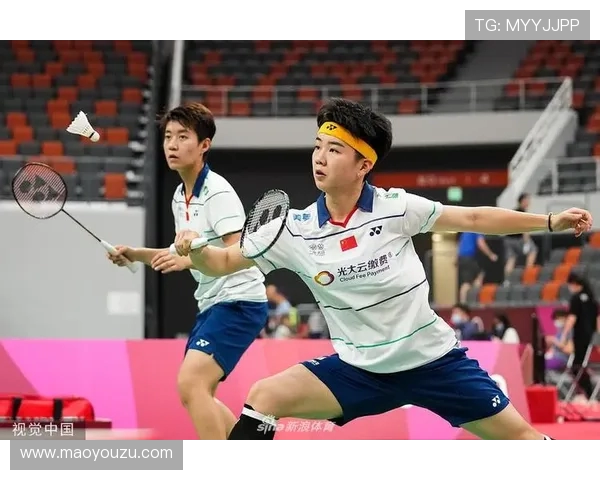 南京与重庆羽毛球队赛后复盘分析比赛经验与战术调整探讨