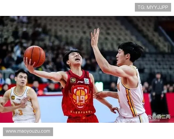 深圳篮球队节奏变革引发热议球迷期待新战术带来的精彩表现