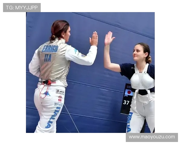 意大利女队与俄罗斯女队的精彩对决展现足球魅力与团队精神