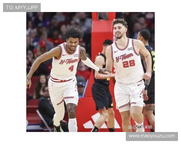 火箭队与黄蜂队激烈对决直播全程回顾精彩瞬间分析