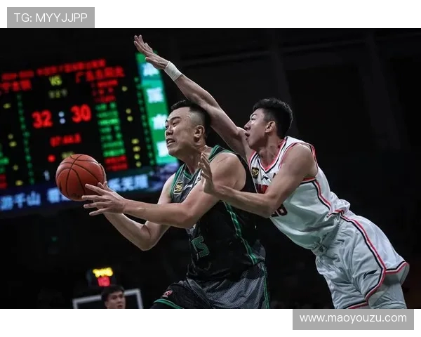 韩德君：从青涩新星到CBA传奇中锋的成长之路与辉煌成就